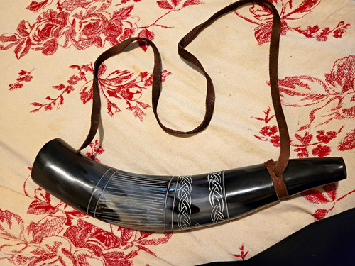 Black hunting horn curved - black,
