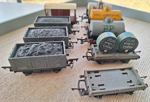 Triang gauge wagons 3 - oo,