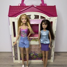 Barbie Fold n’ Go Doll House