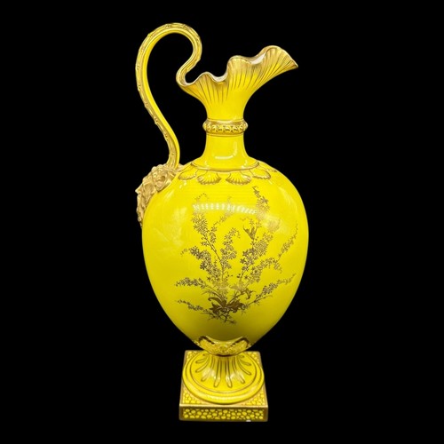 Royal crown derby - derby, canary