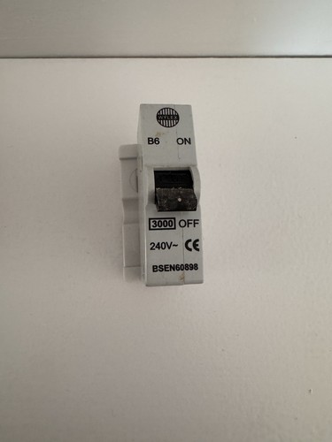 Wylex amp mcb push - push, plug