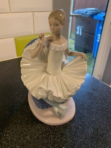 Beautiful retired nao lladro - beautiful,