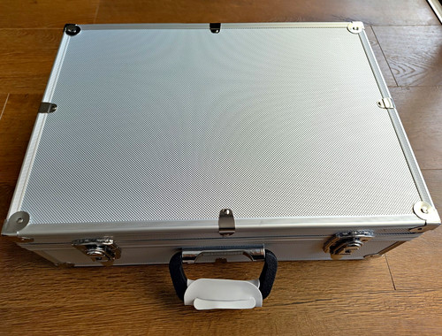 Silver aluminium flight case - aluminium,