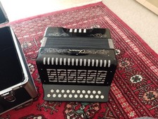 (USED) Chanson Melodeon in D/G + Hard Case (21 Treble and 8 Bass keys) 