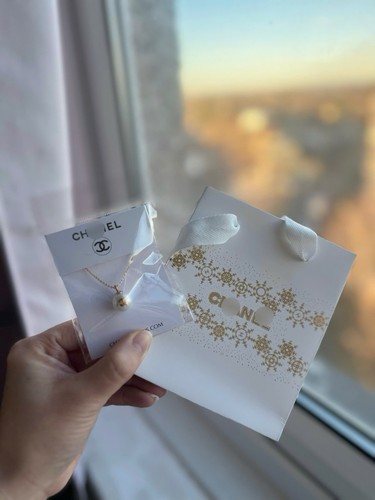 Chanel beauty necklace gold - chanel,