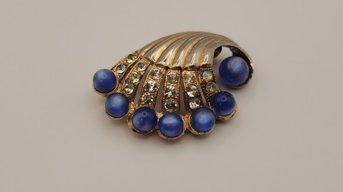 Unsigned coro brooch blue - coro,