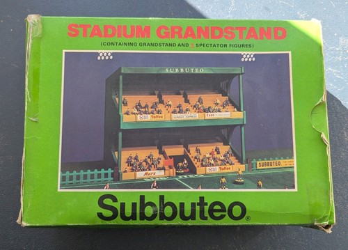 Boxed subbuteo green and - , tan