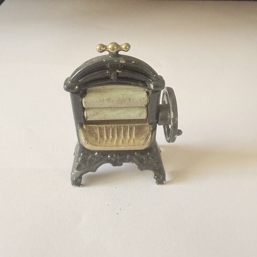 Painted brass mangle - painted,