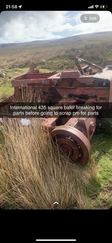 International 435 square baler - square,