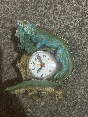 Green iguana lizard quartz - green,