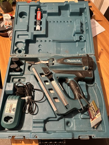 Makita gn900se first - 7.2v, fix