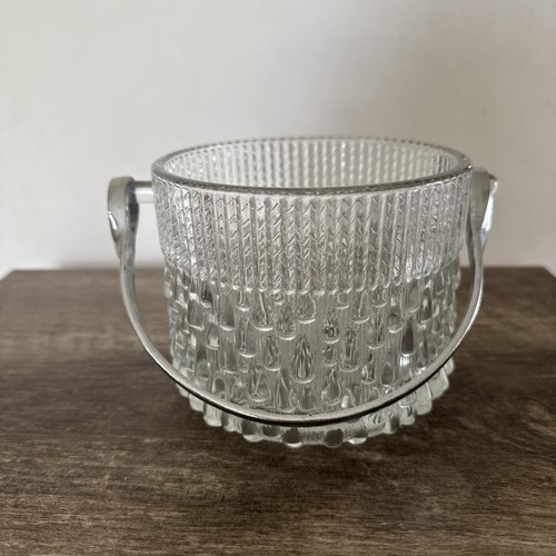 Teardrop ice bucket with