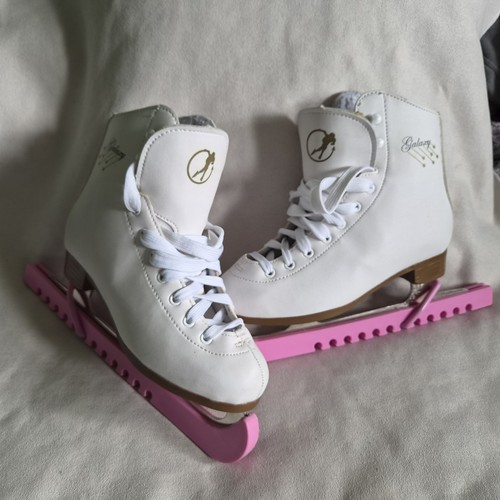 Sfr galaxy ice skates white - galaxy,