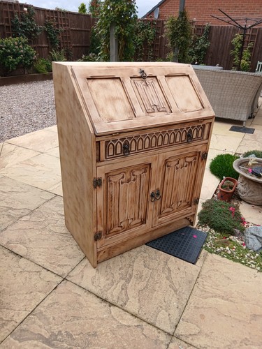 Stripped oak linenfold - stripped,