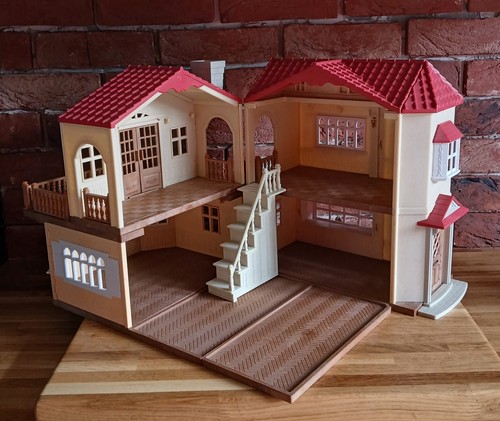 Sylvanian families red - families,
