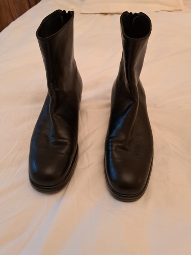 Russell bromley stuart - russell,