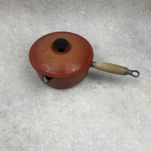 Vintage creuset cast iron - le,