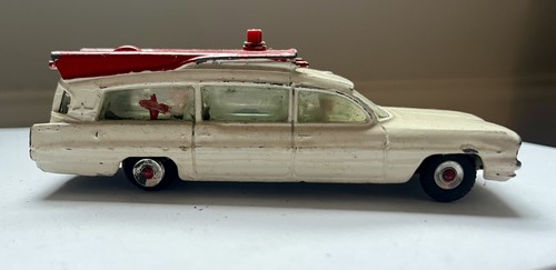 Dinky toys ambulance - toys, superior