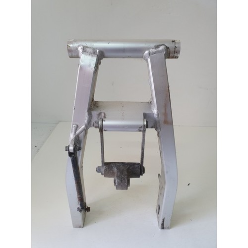 Rear wheel swingarm yamaha - rear,