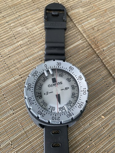 Suunto wrist diving compass