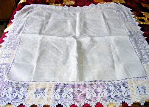 Vintage white damask - , table