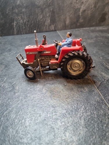 Britains farm massey - 1:32,