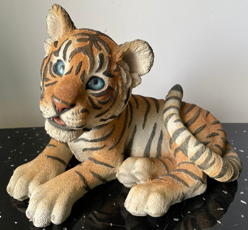 Country artists resin tiger - artists,
