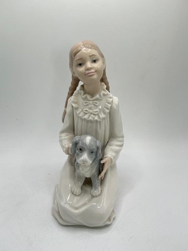 Nao lladro kneeling girl - by, in