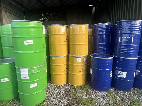 220 metal drums - 220,
