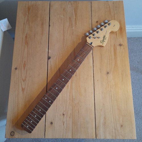 Squier fender stratocaster - by,