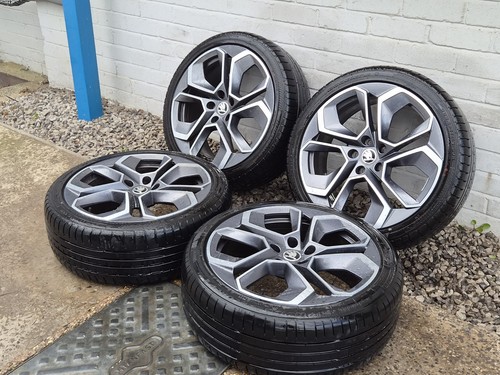 Genuine skoda vrs 19 inch - 🌟,