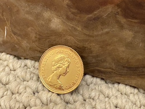 1982 half sovereign - 1982, 22ct