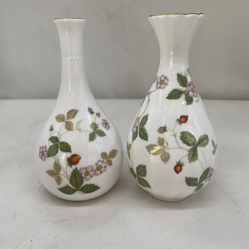 Wedgwood wild strawberry - wild, vases