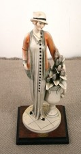 Giuseppe Armani Florence Young Lady with Vase of Flowers Figurine #498C