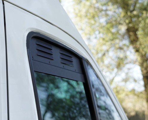 Front window camper - window, vents