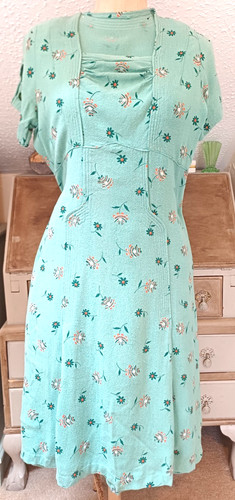Vintage 1930s pale - , green