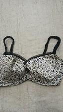 Wired and slightly padded La Senza bra, UK size 34E, excellent condition.