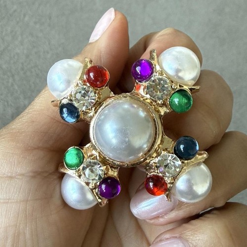 Gold tone cross brooch - gold, pin