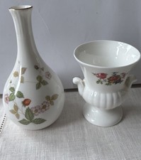 Wedgwood Wild Strawberry Bud