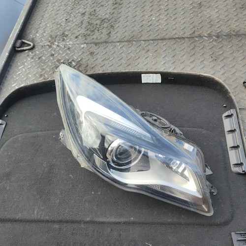 Vauxhall insignia xenon front - vauxhall,