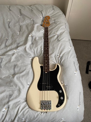 Fender precision bass made - -,