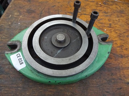 Milling machine vice swivel