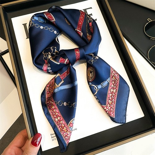 Luxury chain print - luxury, feel