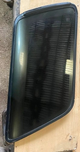 1992 passenger rear boot glass