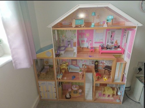 Kidcraft large dolls house - dolls,