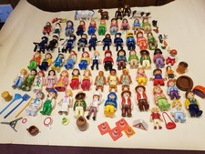 Bundle of playmobil figures