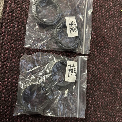 Kawasaki fork seal - zx-7r,