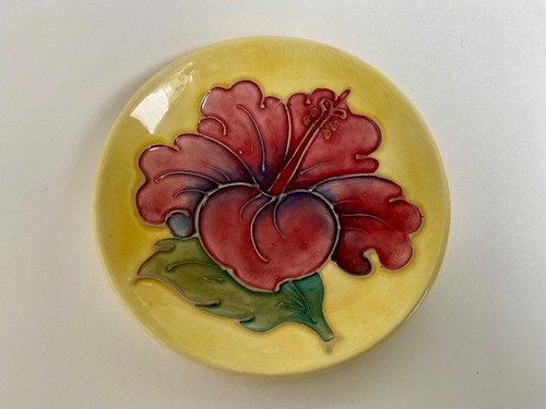 Moorcroft hibiscus pin - hibiscus, dish