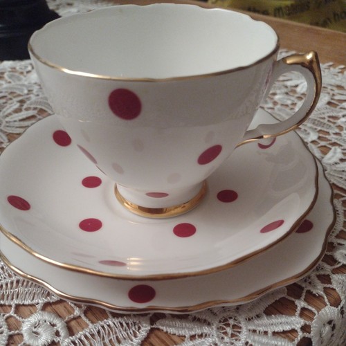 Royal vale red - vale, dots
