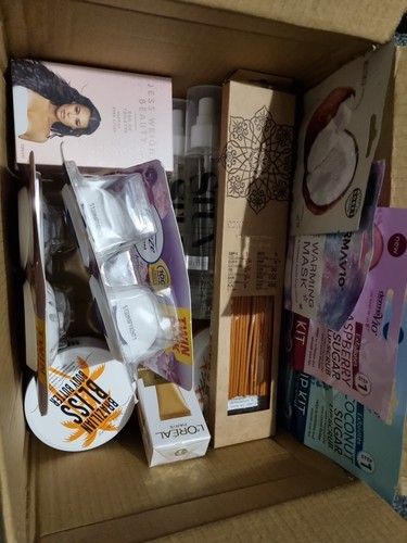 Beauty and fragrance mixed lot - and,